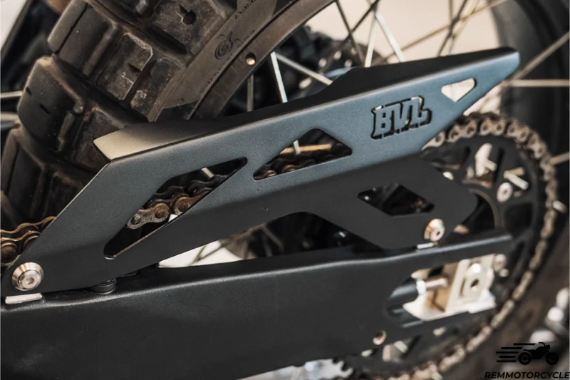 Protège chaîne CNC BVL aluminium pour CFMOTO 450 MT