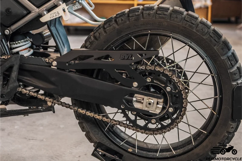 Protège chaîne CNC BVL aluminium pour CFMOTO 450 MT
