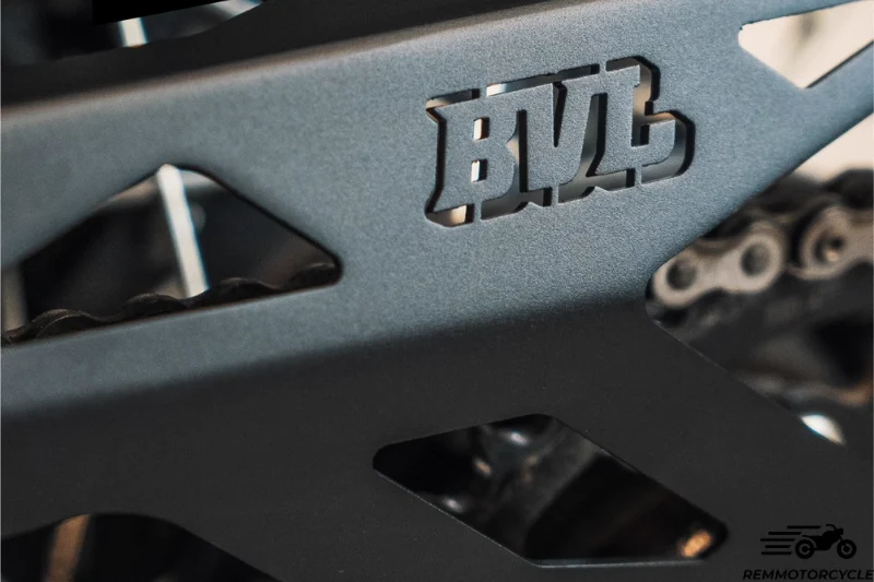 Protège chaîne CNC BVL aluminium pour CFMOTO 450 MT