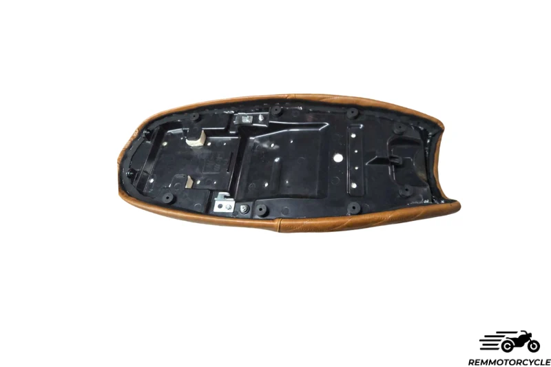 Selle courte TRIUMPH TOBACCO