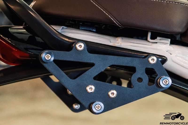 Support latéral arrière pour Triumph Scrambler 400X – Compatible SW-Motech