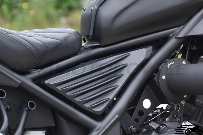 Caches latéraux Honda CM 500 REBEL