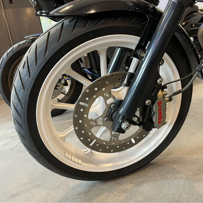 Roues à rayons blanches Harley Sportster 18"/17"