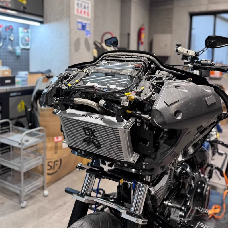 Radiateur d’huile Harley Road Glide avec compatibilité Baja S2