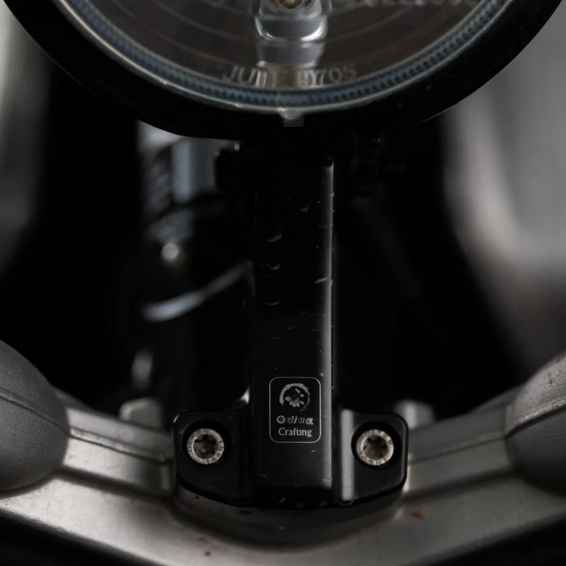Réhaut support de phare avant BMW R12