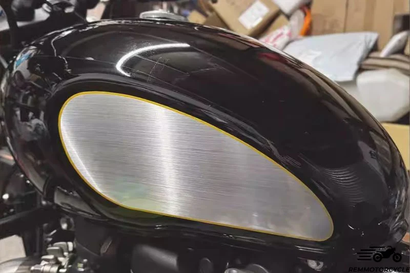 Protection latérale réservoir Triumph Bobber
