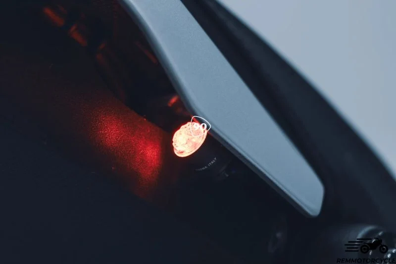Coque arrière + feu LED intégré BMW R9T