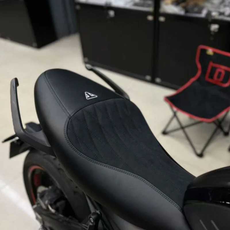 Selle custom TRIUMPH Trident 660