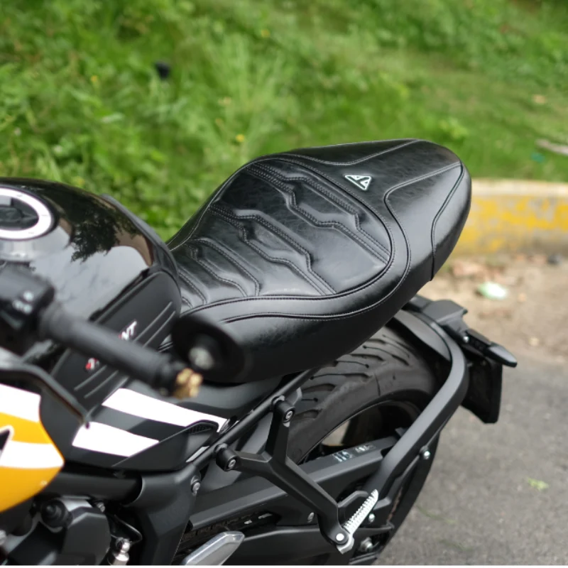 Selle custom TRIUMPH Trident 660