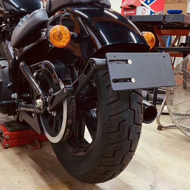 Support de plaque réglable Softail M8