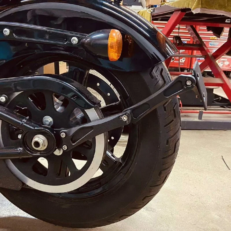 Support de plaque réglable Softail M8