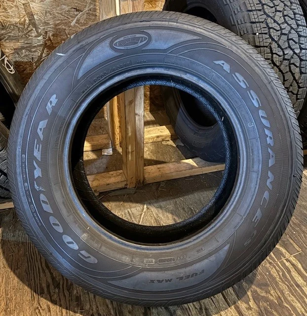 (USAGÉ) 1 Pneu Goodyear assurance 265/65r18, été, usure 6-7/32. # P265/65R18 GY ASSURANCE