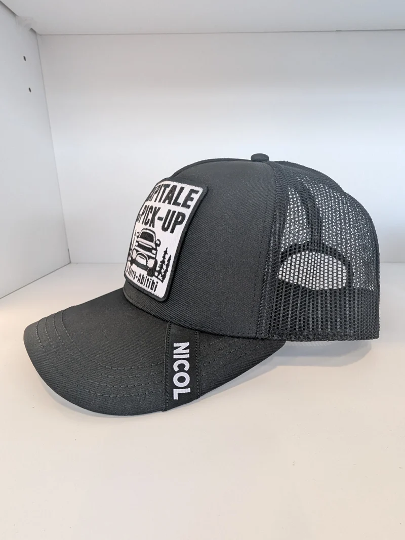 Casquette noire (palette courbée)
