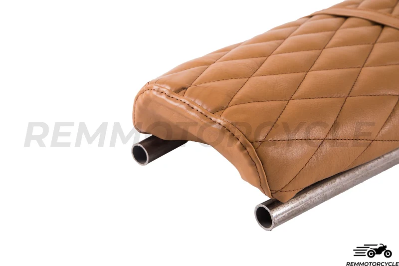 Selle en Cuir Camel type 2 relevée Diamant avec boucle
