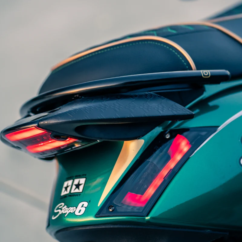 Support arrière gloss noir piaggio zip