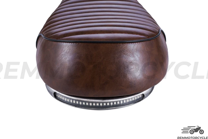 selle scrambler marron avec boucle arrière moto et feux LED moto