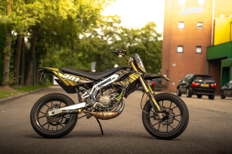 Pot d'échappement KRM Noir 80-90cc Derbi