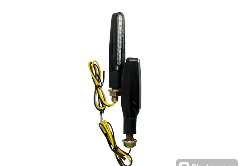 Clignotants séquentiels défilants – Style R8 – Universel