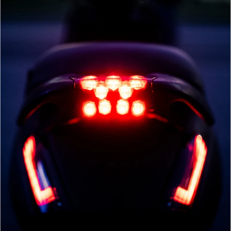 Feu arrière fumé Piaggio Zip 2-4 Temps