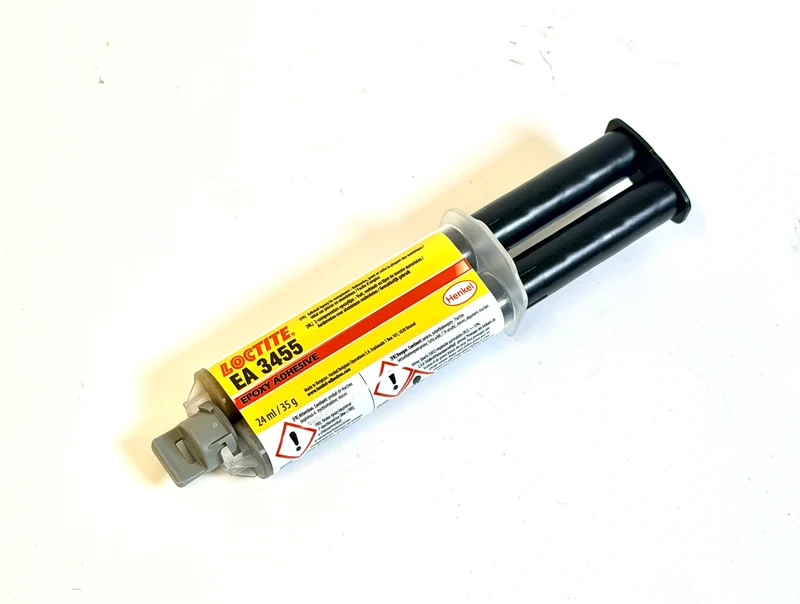 Époxy bi-composant Loctite EA 3455 – Réparation carter aluminium