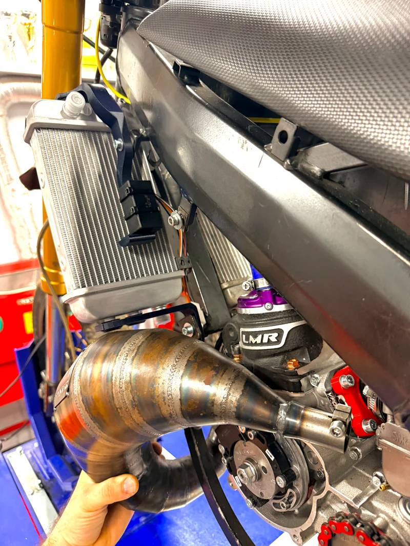 Kit radiateur gauche Derbi / Gilera – Adaptation plug & play