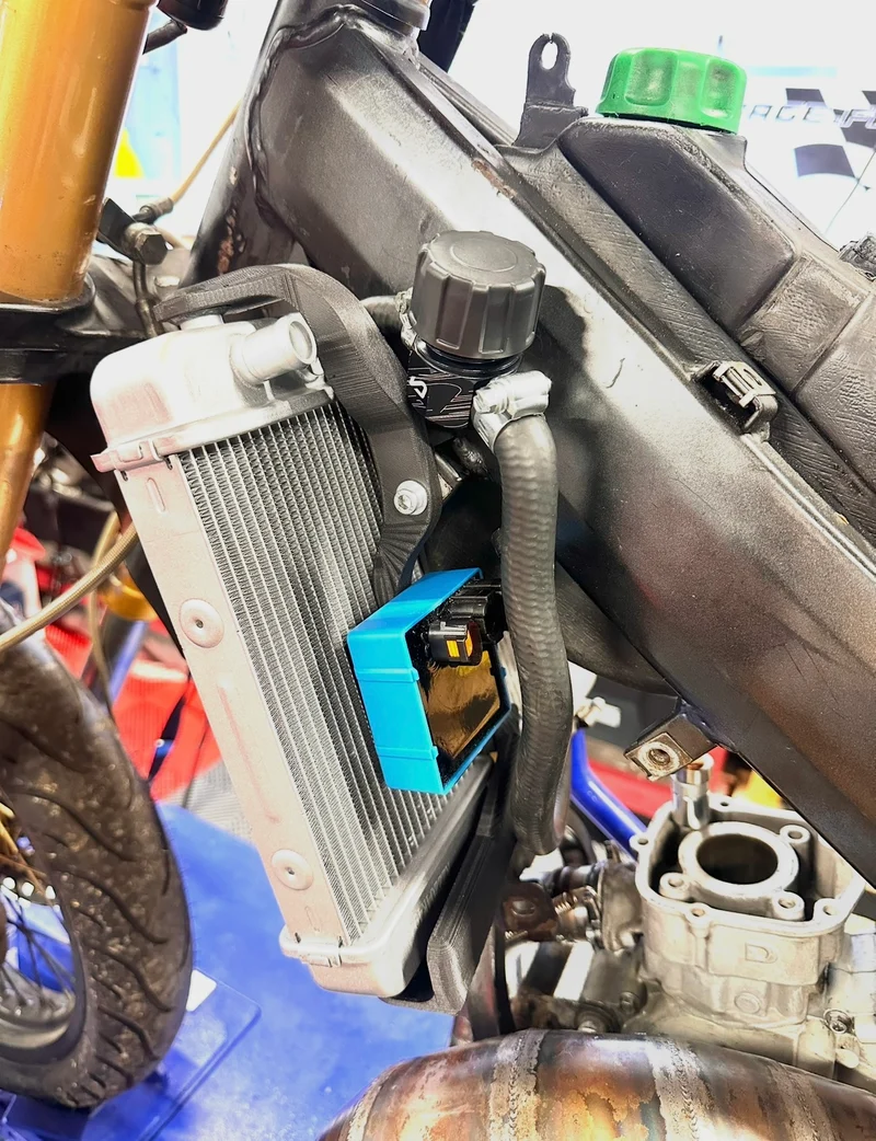 Kit radiateur gauche Derbi / Gilera – Adaptation plug & play