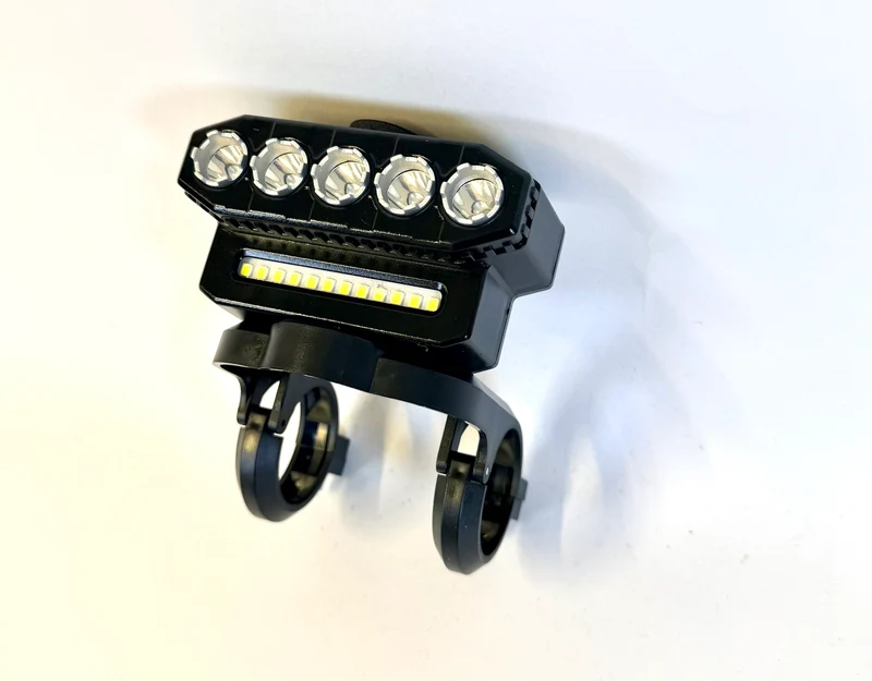Phare avant autonome – fixation guidon avec batterie interne